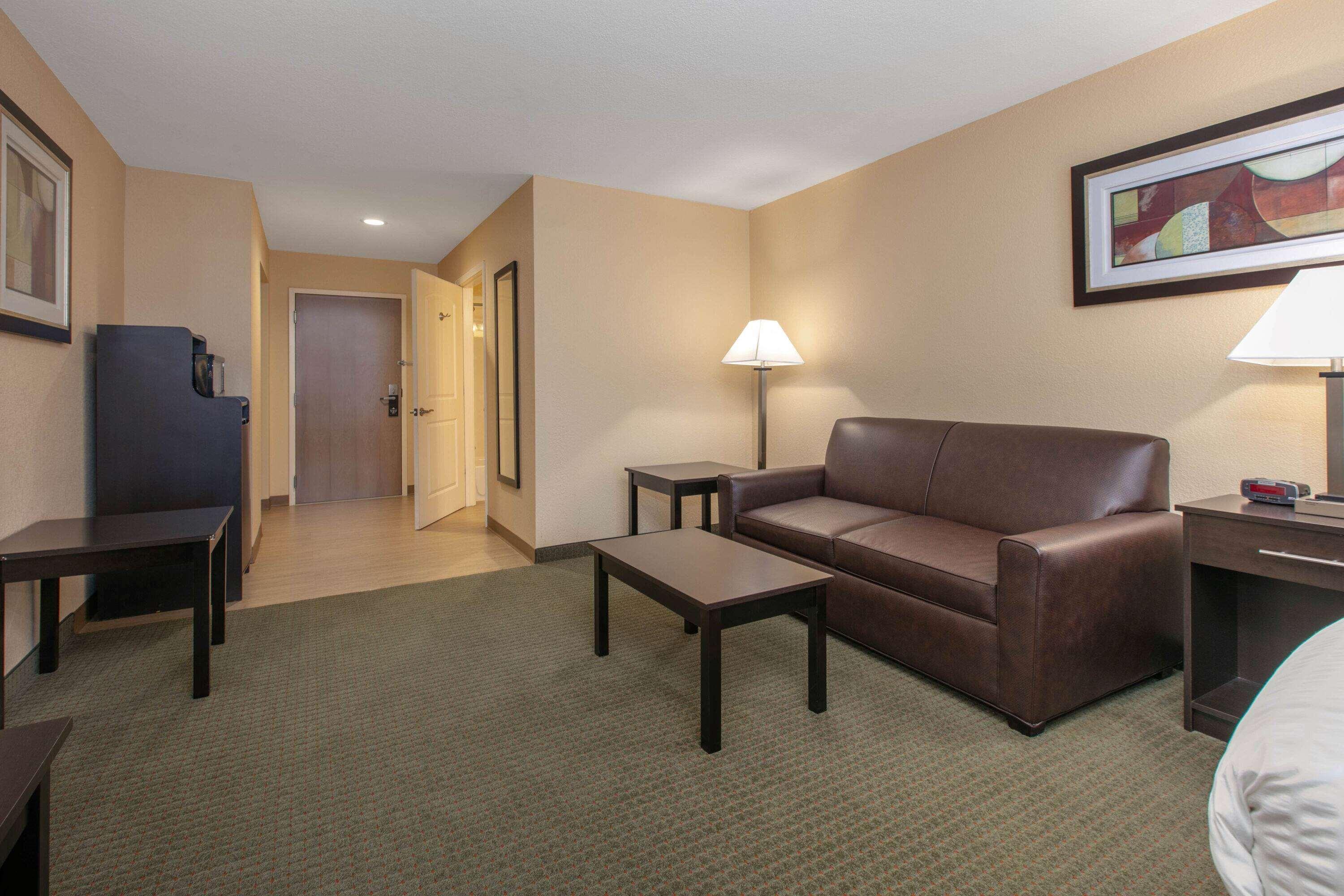 Days Inn & Suites By Wyndham Florence/Jackson Area Eksteriør billede