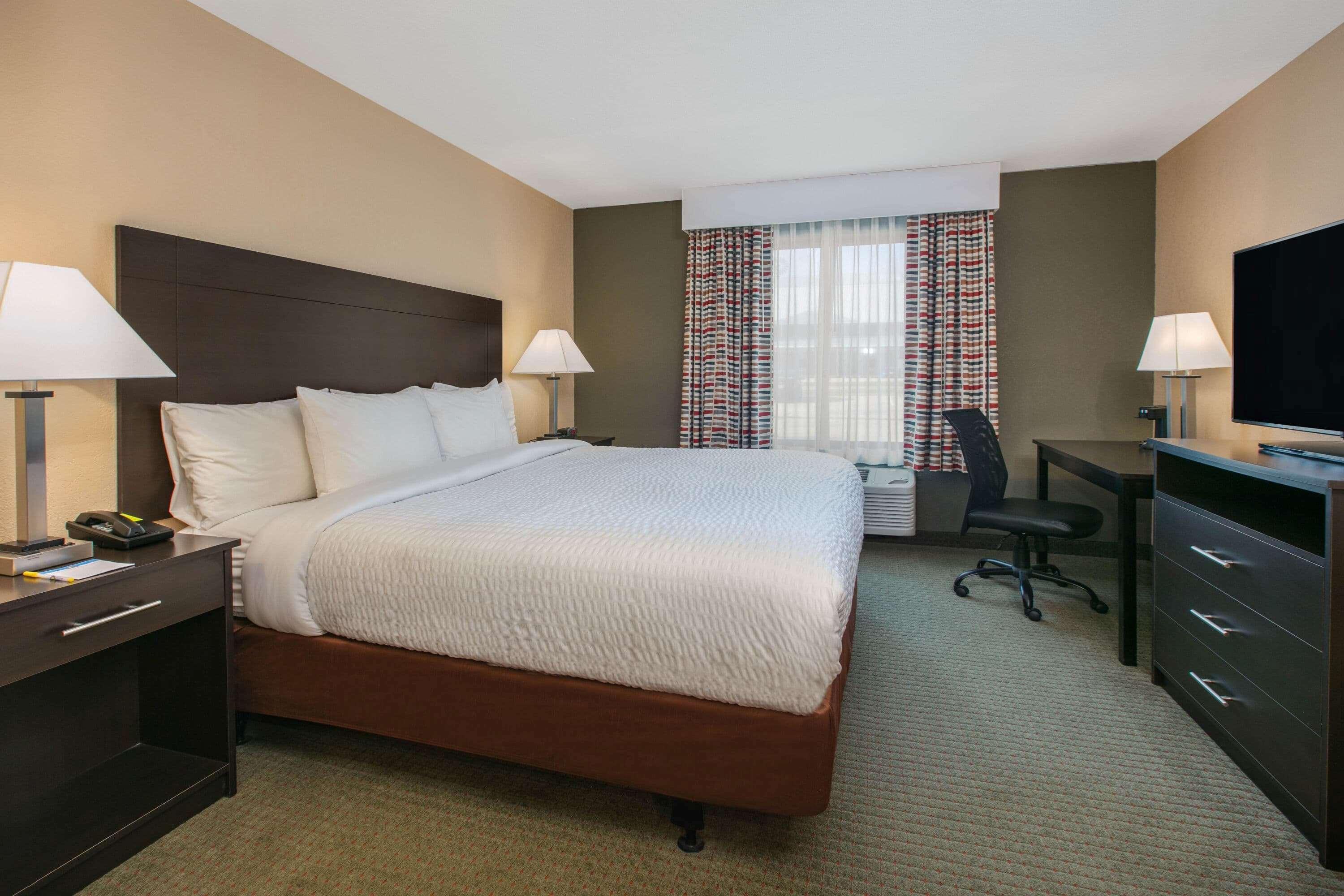 Days Inn & Suites By Wyndham Florence/Jackson Area Eksteriør billede
