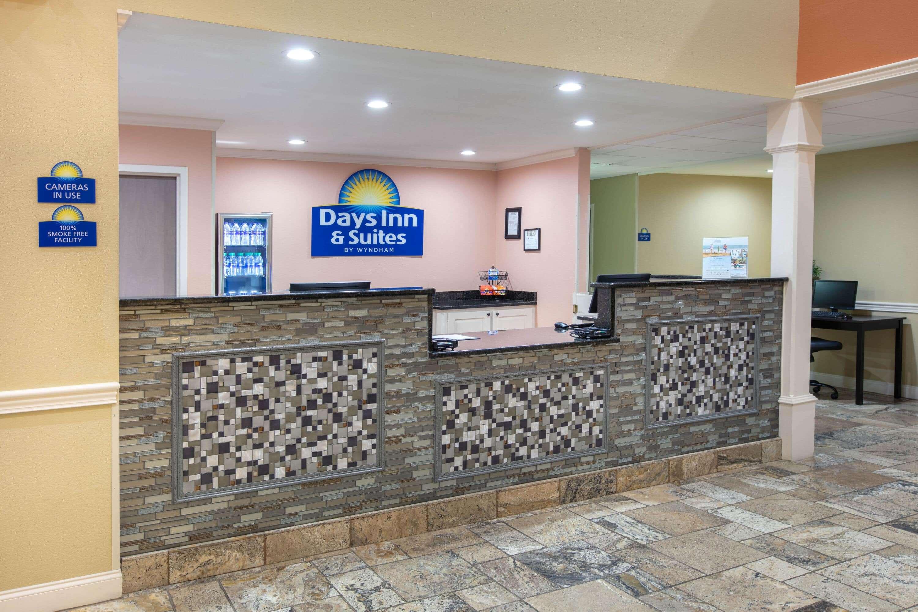 Days Inn & Suites By Wyndham Florence/Jackson Area Eksteriør billede
