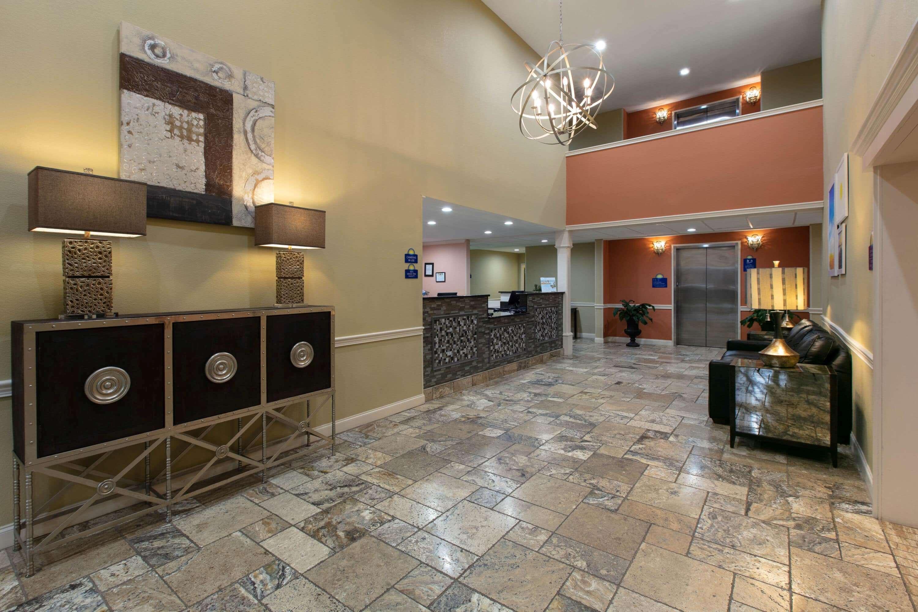 Days Inn & Suites By Wyndham Florence/Jackson Area Eksteriør billede