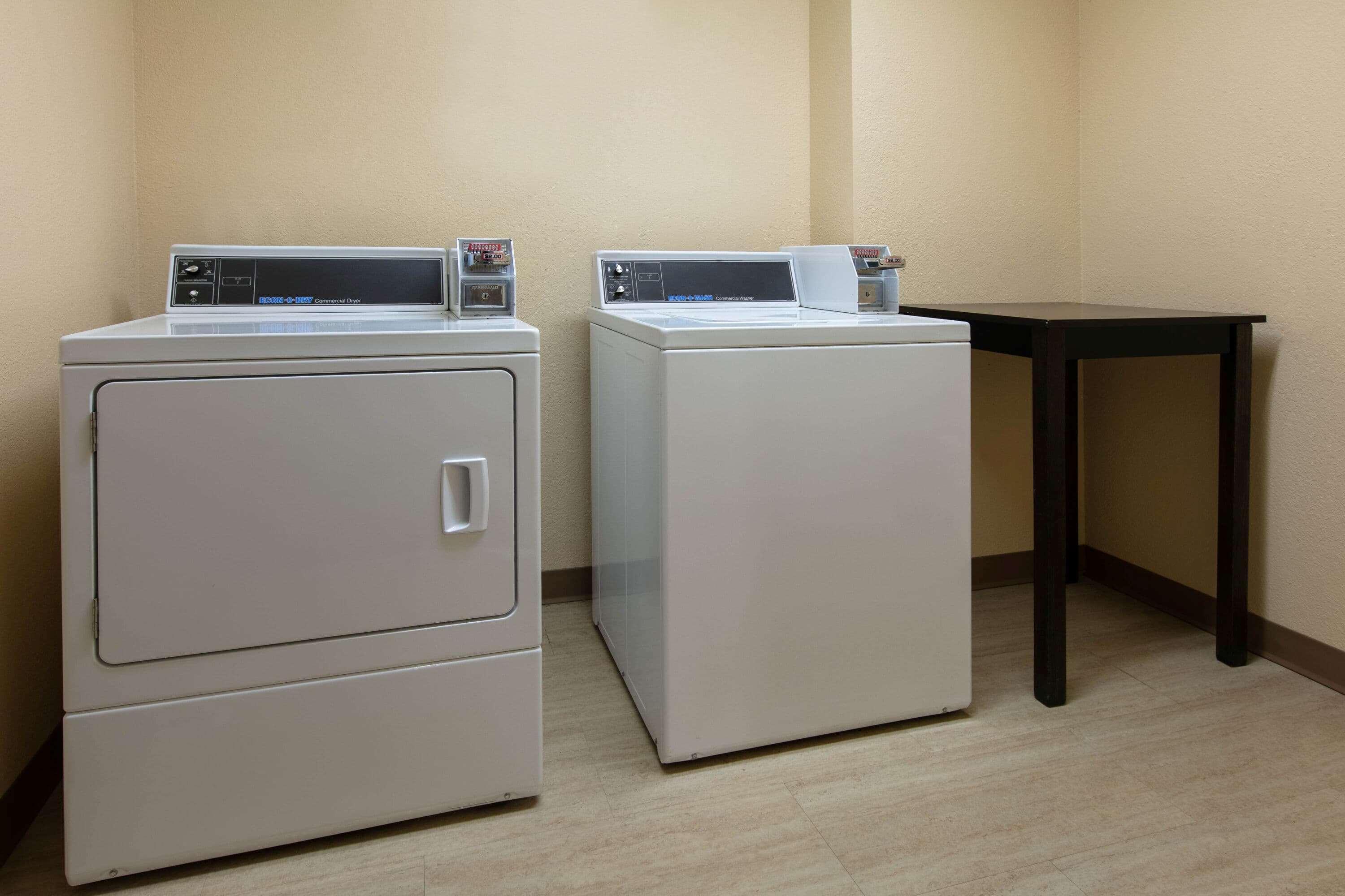 Days Inn & Suites By Wyndham Florence/Jackson Area Eksteriør billede
