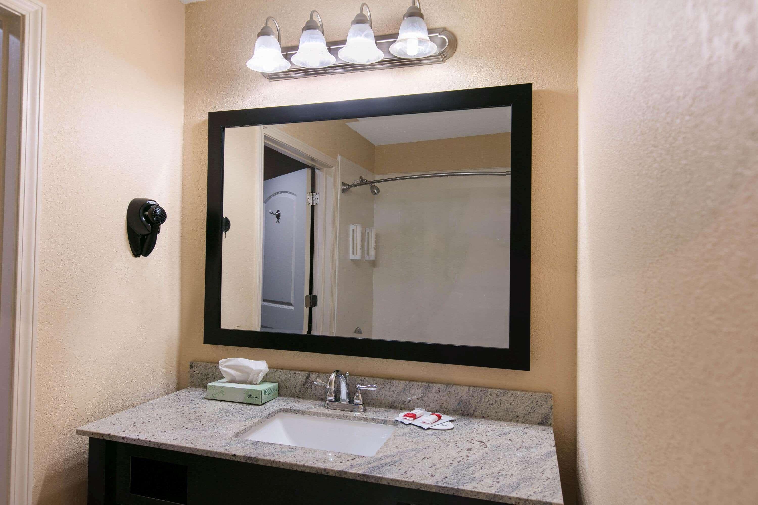Days Inn & Suites By Wyndham Florence/Jackson Area Eksteriør billede