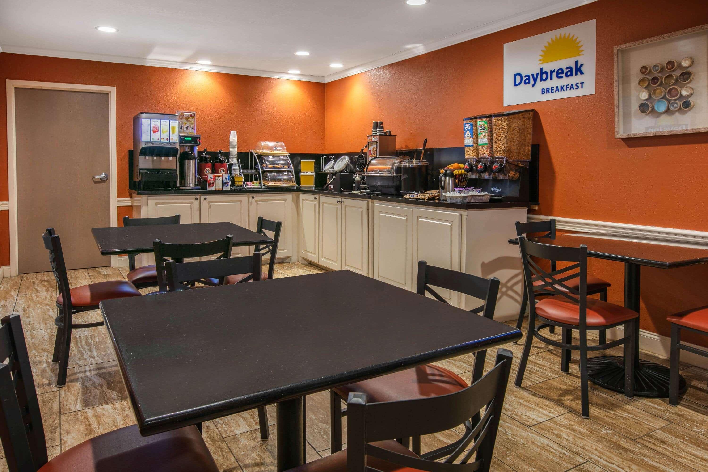 Days Inn & Suites By Wyndham Florence/Jackson Area Eksteriør billede