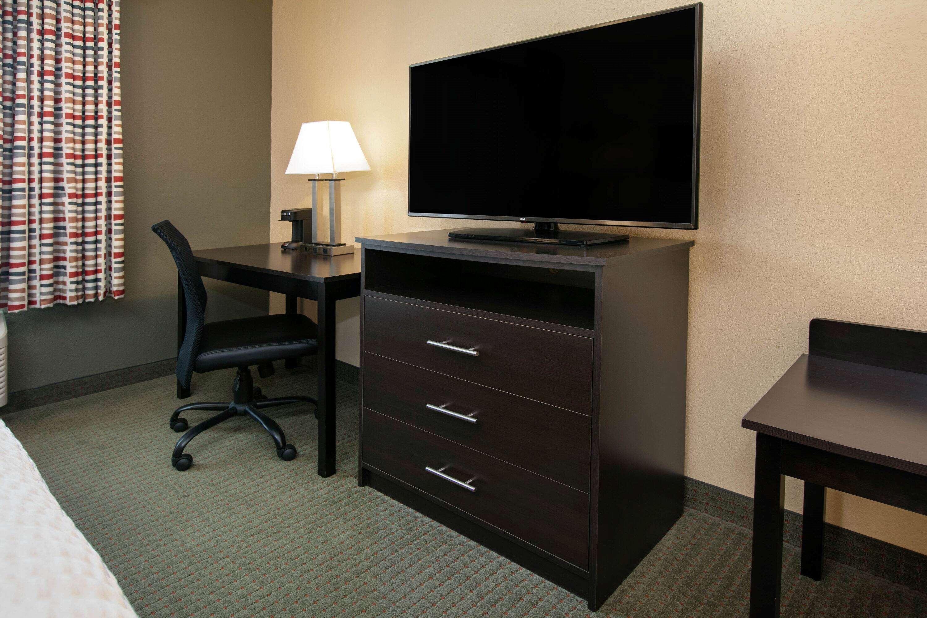 Days Inn & Suites By Wyndham Florence/Jackson Area Eksteriør billede